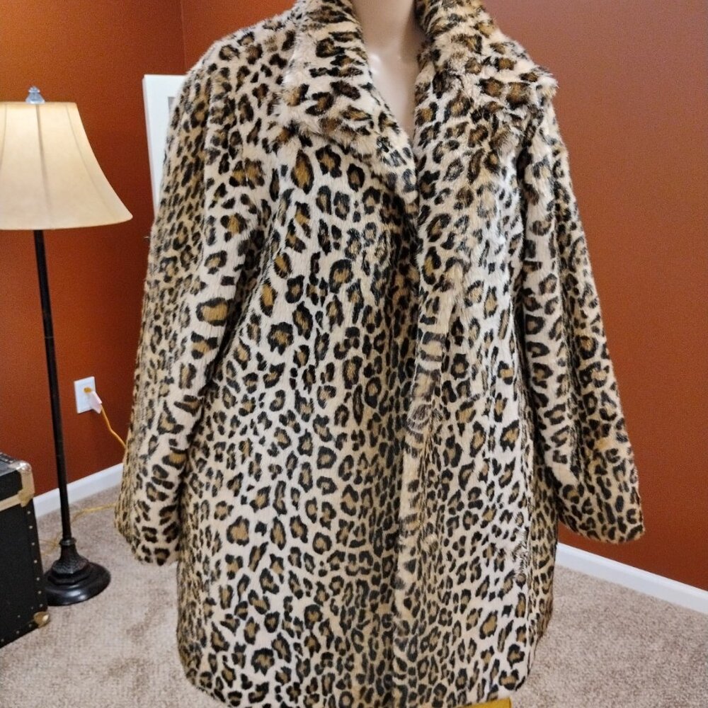 Calvin Klein Leopard Print Faux Fur Coat | One Size | Like New - Picture 2 of 9